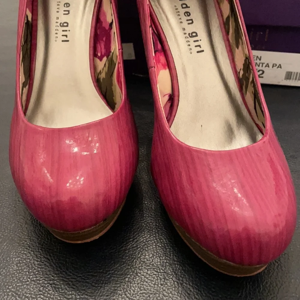 Beautiful Madden girl Steve Madden magenta pumps -slightly used, have box (mlb)